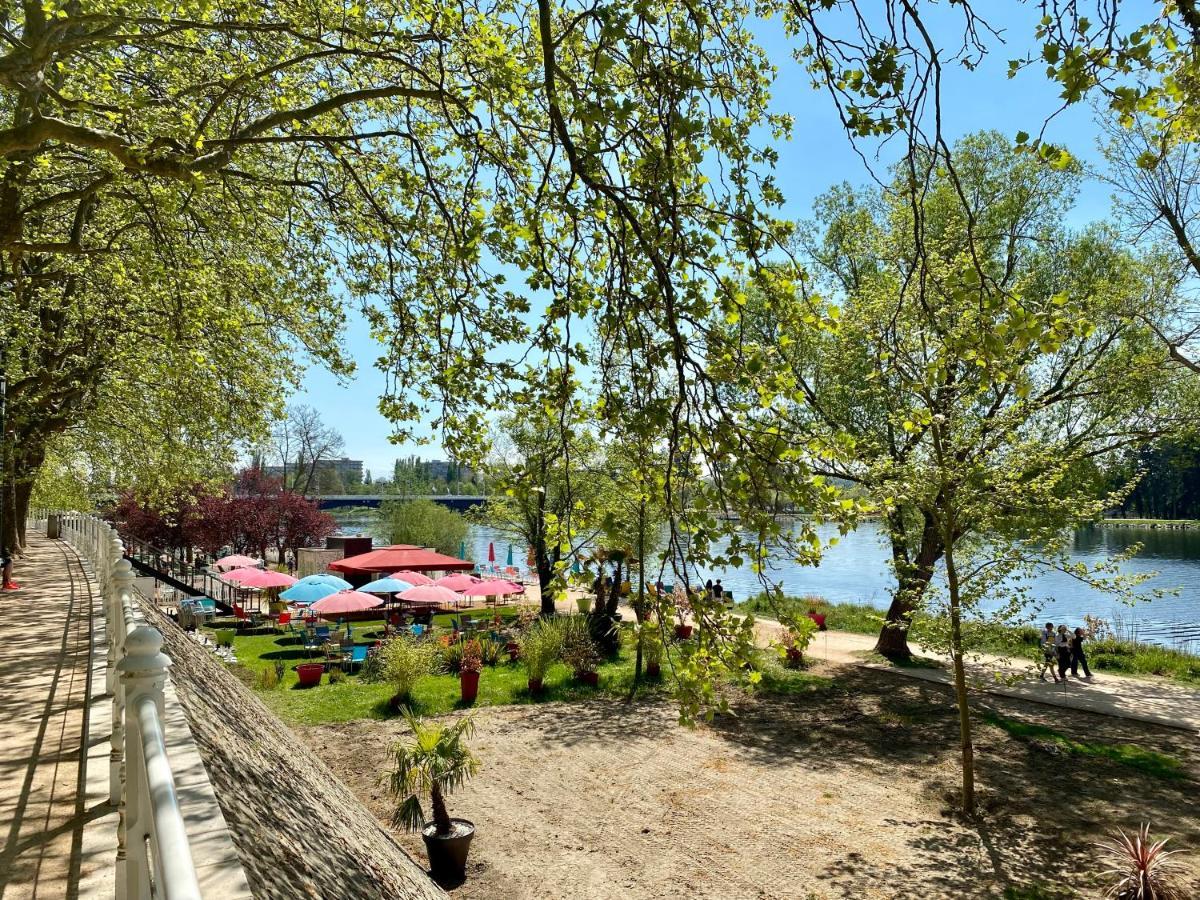 Charmant F1 Avec Terrasse Et Vue Sur Jardin Arbore - Fraicheur Naturelle Du Rez De Jardin - Parking Бельрив-сюр-Алье Экстерьер фото